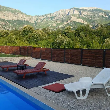 Halal Kuca Sa Bazenom U Mostaru Holiday home