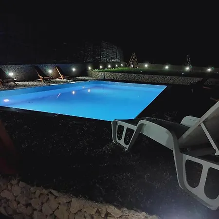 Halal-friendly Luxury With A Private Pool And A Beautiful Garden Tatil Evi Mostar