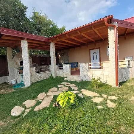 Halal Kuca Sa Bazenom U Mostaru Mostar
