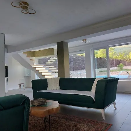 Halal-friendly Luxury With A Private Pool And A Beautiful Garden *